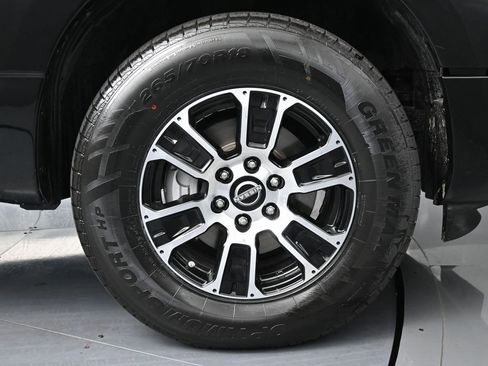 Used 2023 Nissan Titan SV image 12