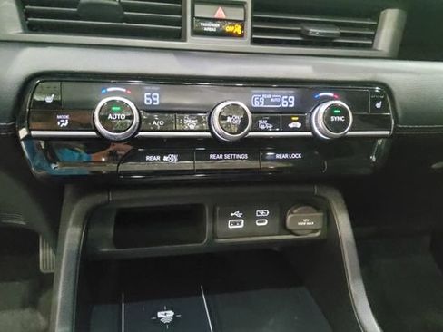 Certified 2025 Honda Pilot Touring image 30