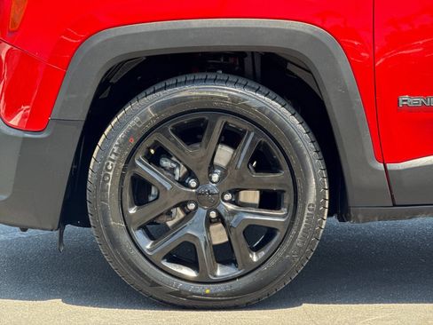 Used 2018 Jeep Renegade Altitude w/ Cold Weather Group FWD image 24