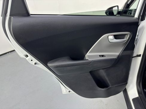 Used 2019 Kia Niro LX image 38