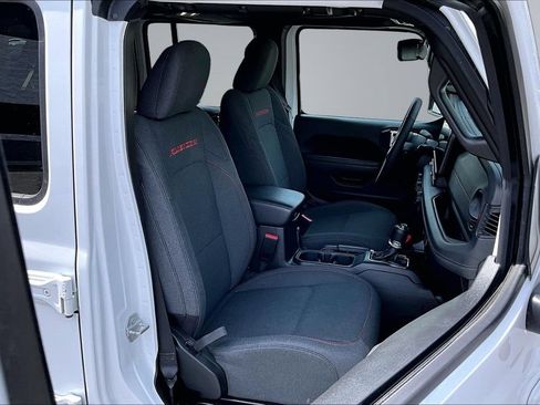 Certified 2025 Jeep Wrangler Unlimited Rubicon w/ Convenience Group AWD/4WD image 15