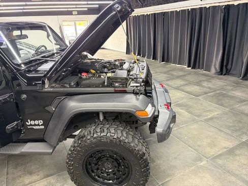 Used 2021 Jeep Wrangler Sport AWD/4WD image 33