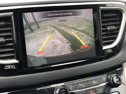 Used 2022 Chrysler Pacifica Touring-L image 22