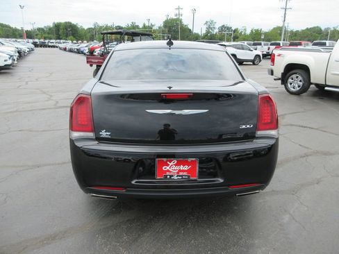 Used 2020 Chrysler 300 Touring w/ Sport Appearance Package RWD image 7
