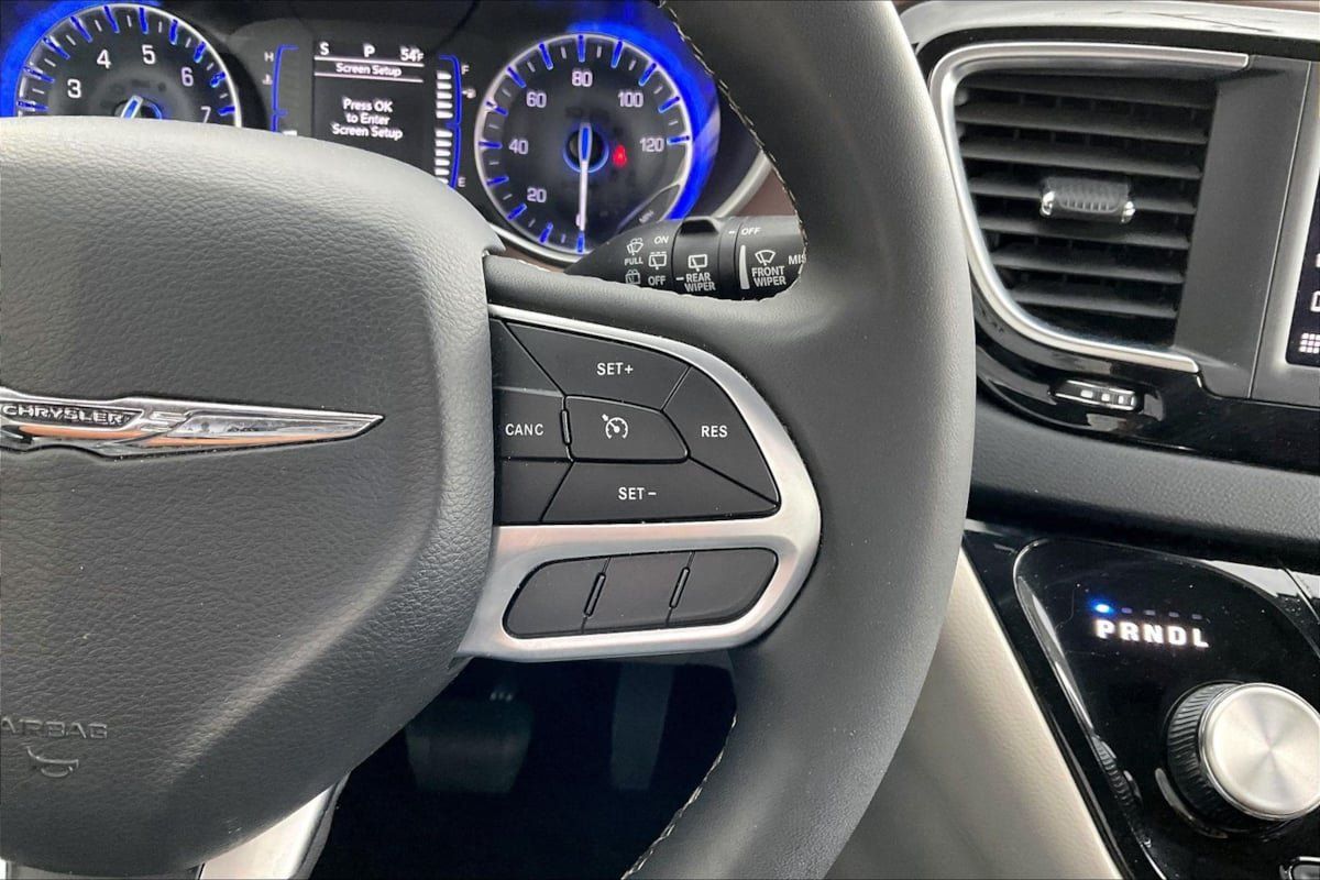 Used 2023 Chrysler Voyager LX FWD image 19