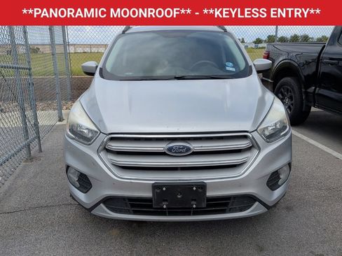 Used 2018 Ford Escape SE FWD image 2