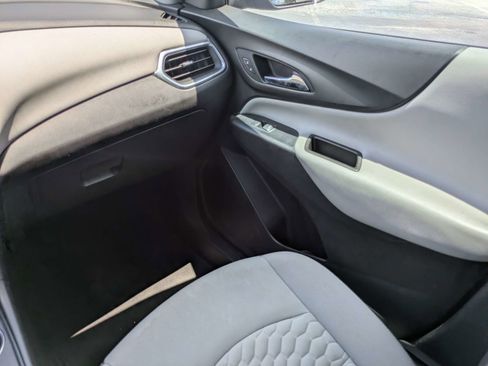 Used 2019 Chevrolet Equinox LS w/ LS Convenience Package FWD image 11