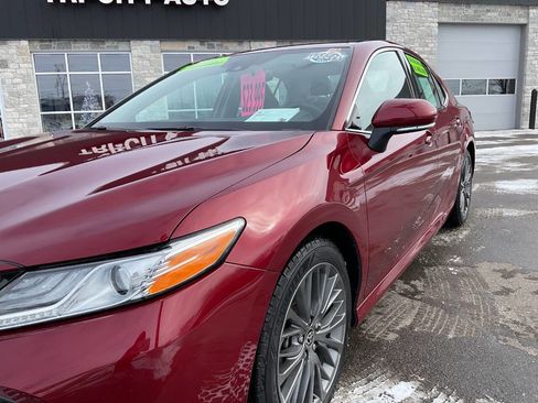 Used 2020 Toyota Camry XLE image 2