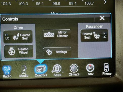 Used 2015 Jeep Cherokee Trailhawk w/ Comfort/Convenience Group AWD/4WD image 19