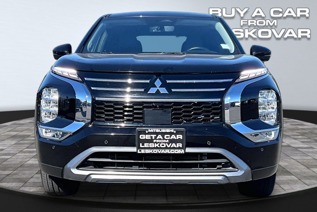 Used 2025 Mitsubishi Outlander SE AWD/4WD image 3