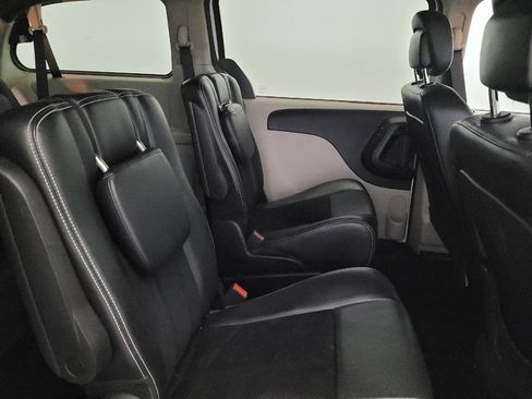 Used 2018 Dodge Grand Caravan SXT FWD image 19