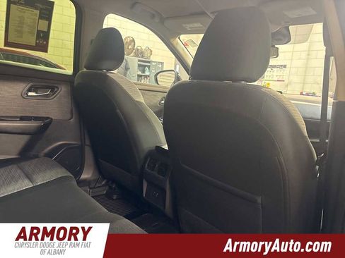 Used 2023 Nissan Rogue SV image 34