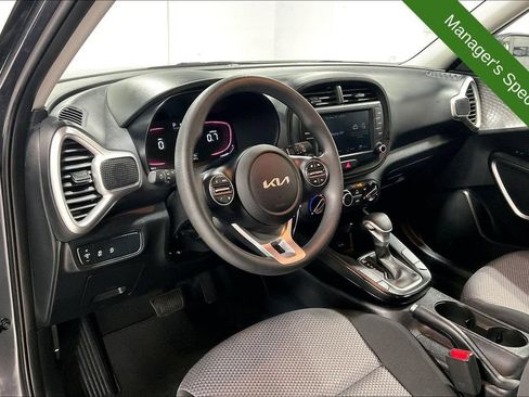 Used 2025 Kia Soul LX w/ LX Technology Package FWD image 16