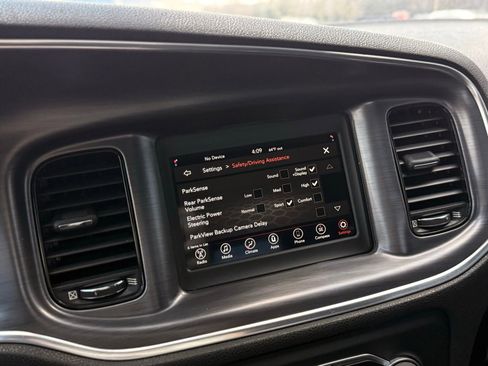 Used 2018 Dodge Charger SXT w/ Blacktop Package image 32