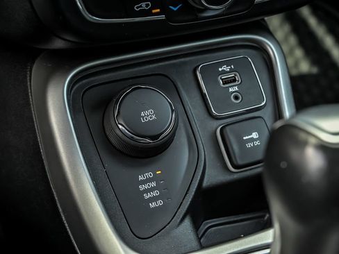 Used 2020 Jeep Compass Latitude w/ Popular Equipment Group AWD/4WD image 28