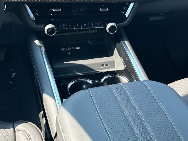New 2026 Chevrolet Tahoe High Country AWD/4WD image 18