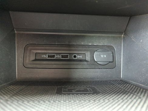 Used 2020 Volkswagen Atlas Cross Sport SE image 38