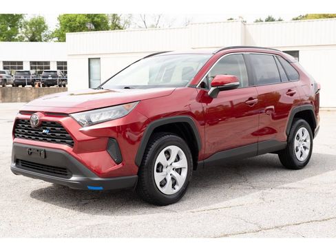 Used 2019 Toyota RAV4 LE AWD/4WD image 4