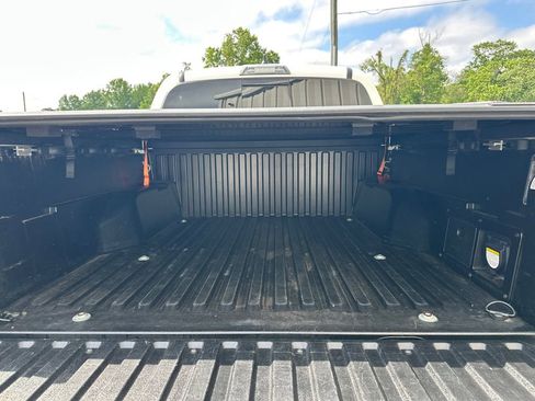 Used 2020 Toyota Tacoma TRD Off-Road w/ TRD Premium Off Road Package AWD/4WD image 19