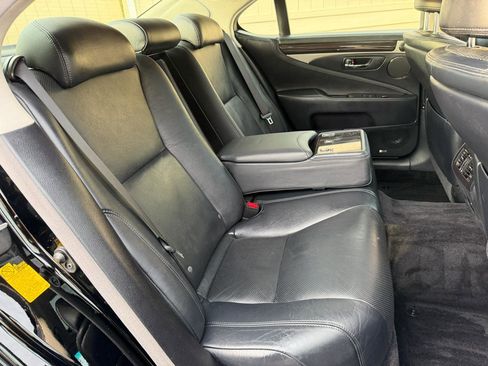 Used 2013 Lexus LS 460 AWD w/ Comfort Pkg image 35