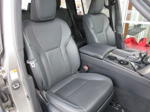 Used 2024 Lexus LX 600 4WD w/ Luxury Package image 29