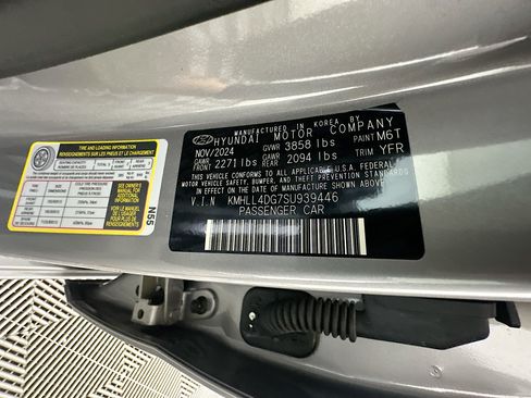 Used 2025 Hyundai Elantra SE FWD image 12