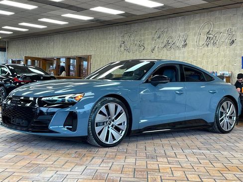 Used 2022 Audi e-tron GT Prestige w/ Prestige Package image 4