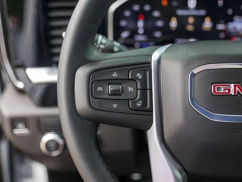 Used 2025 GMC Sierra 1500 Elevation image 17