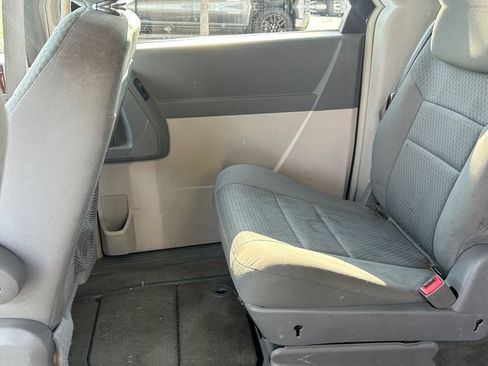 Used 2010 Chrysler Town & Country Touring FWD image 32