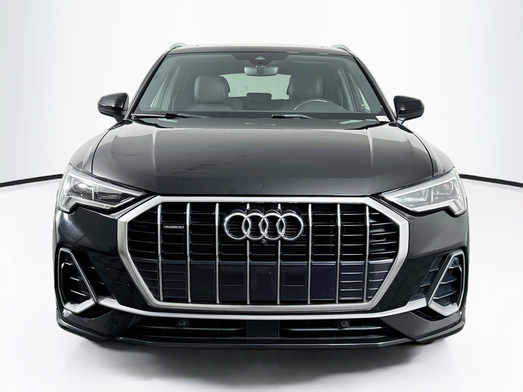 Used 2022 Audi Q3 2.0T Premium Plus w/ Premium Plus Package AWD/4WD image 2