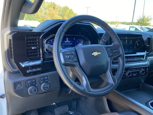 Used 2024 Chevrolet Silverado 2500 High Country w/ High Country Premium Package image 18