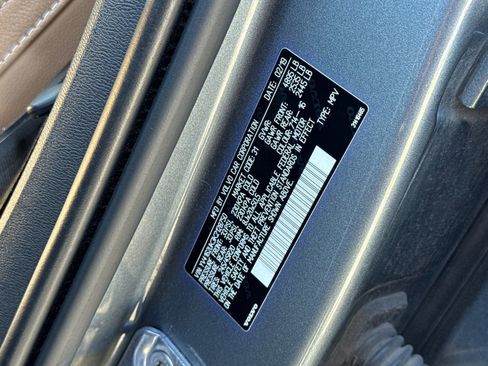 Used 2019 Volvo XC40 T5 Momentum image 35