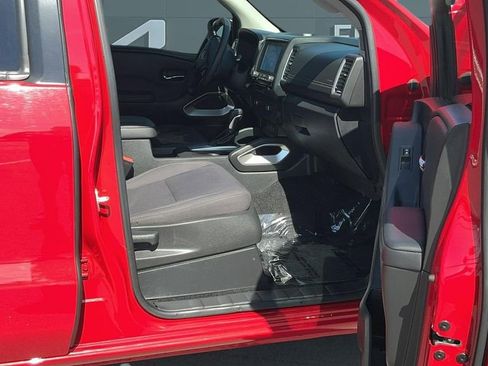 Used 2023 Nissan Frontier SV w/ Tow Package RWD image 11