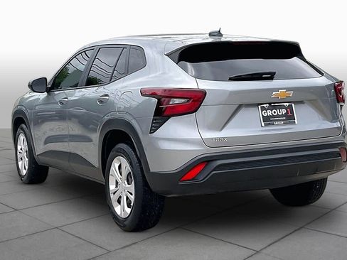Used 2024 Chevrolet Trax LS w/ Driver Confidence Package FWD image 12
