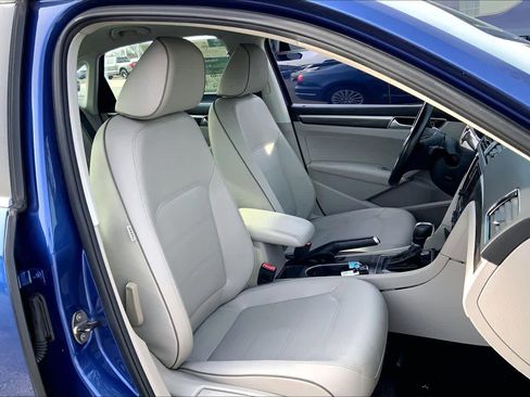 Used 2016 Volkswagen Passat 1.8T SE image 9