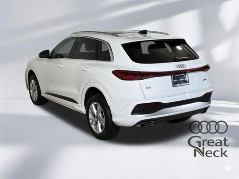Used 2025 Audi Q5 Premium w/ Convenience Package image 8