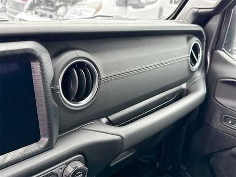 Used 2023 Jeep Wrangler Unlimited Sahara w/ Cold Weather Group image 18