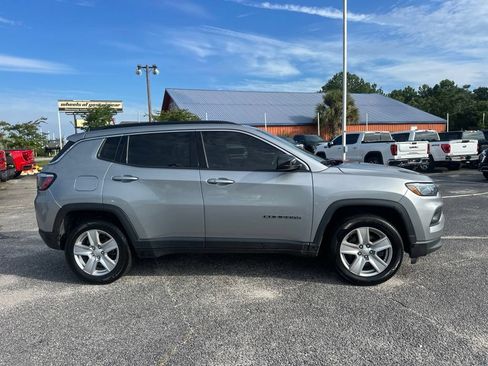 Used 2022 Jeep Compass Latitude w/ Convenience Group AWD/4WD image 2