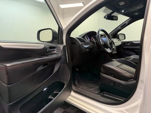 Used 2018 Dodge Grand Caravan GT FWD image 11