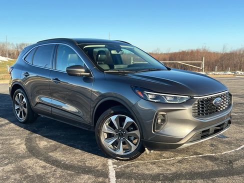 Used 2025 Ford Escape Platinum image 5