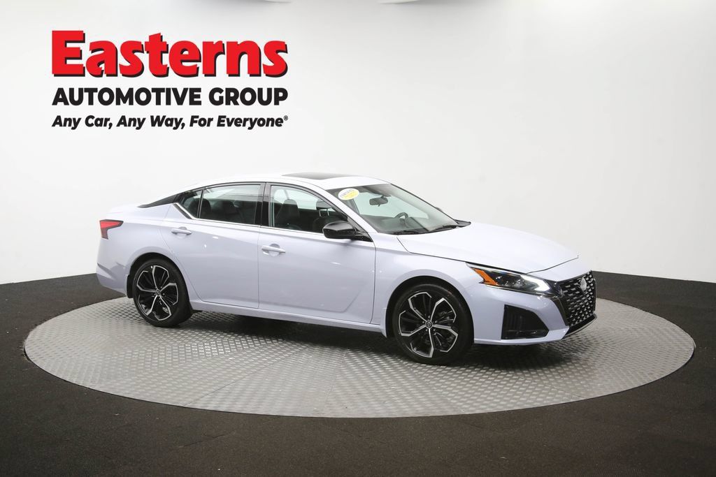 Used 2025 Nissan Altima 2.5 SR w/ SR Premium Package FWD image 48