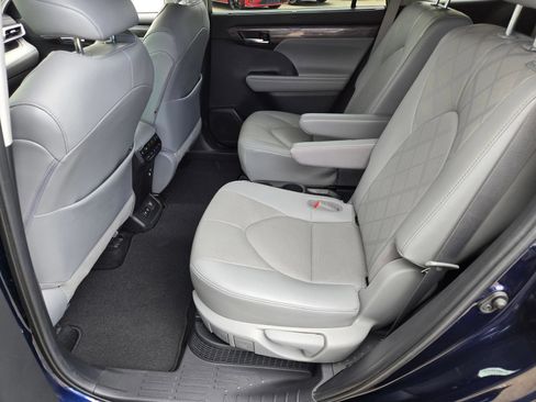 Used 2021 Toyota Highlander Platinum FWD image 10