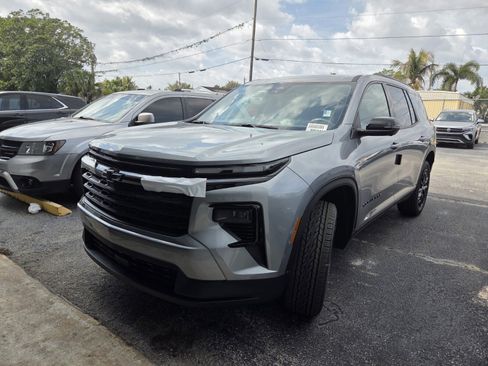 New 2026 Chevrolet Traverse LT w/ Midnight/Sport Edition image 2