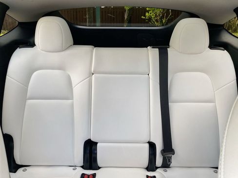 Used 2021 Tesla Model Y Long Range image 35