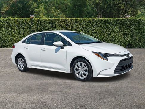 Used 2024 Toyota Corolla LE image 27