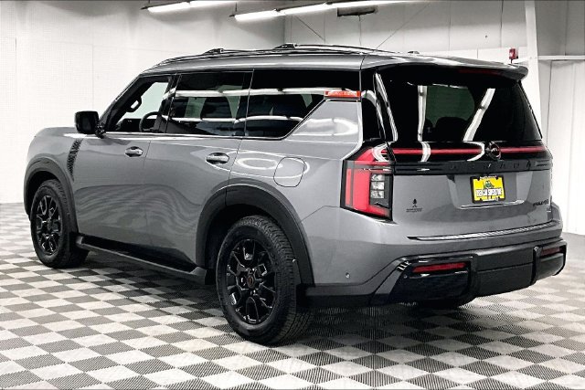 Used 2025 Nissan Armada PRO-4X AWD/4WD image 2