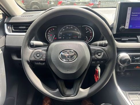 Used 2024 Toyota RAV4 LE AWD/4WD image 18