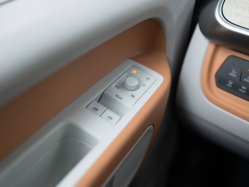 New 2025 Volkswagen ID. Buzz Pro S Plus image 35