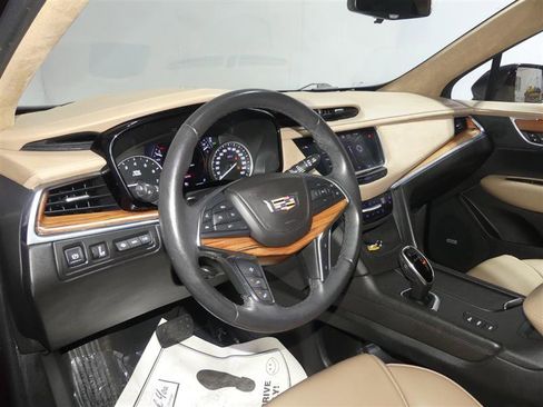 Used 2018 Cadillac XT5 Platinum w/ Driver Assist Package image 24