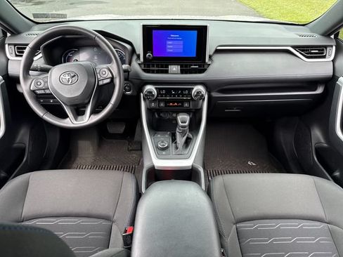 Used 2025 Toyota RAV4 SE w/ Convenience Package AWD/4WD image 18
